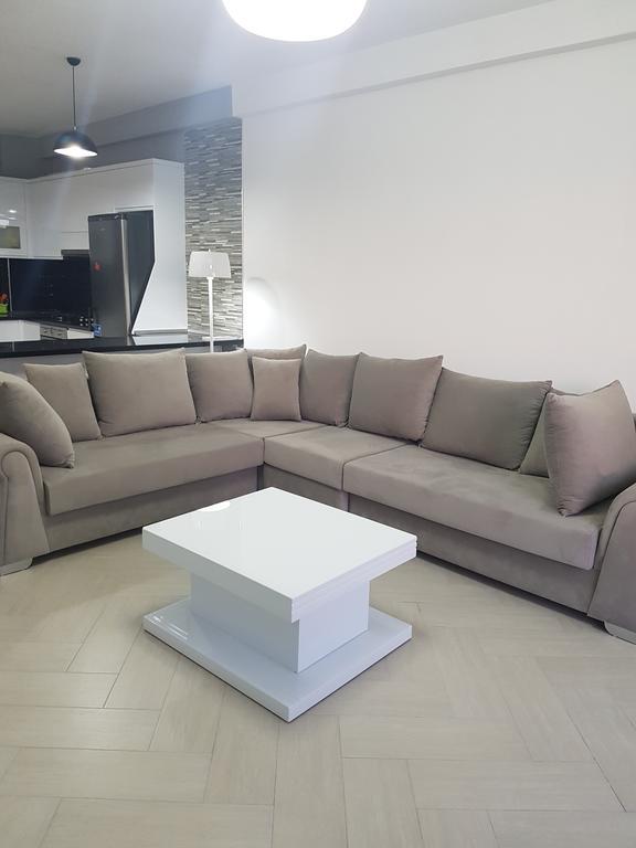 Modern Cozy Apartment Seaview فلورا المظهر الخارجي الصورة